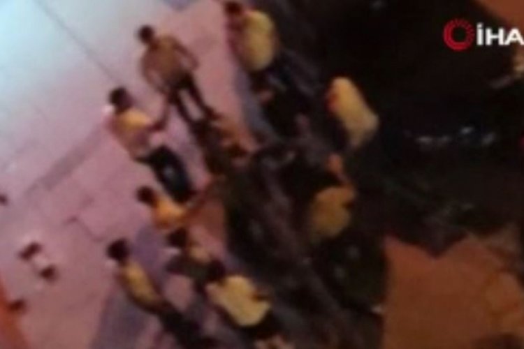 İki grup arasında &ccedil;ıkan kavgayı bek&ccedil;iler ayırdı