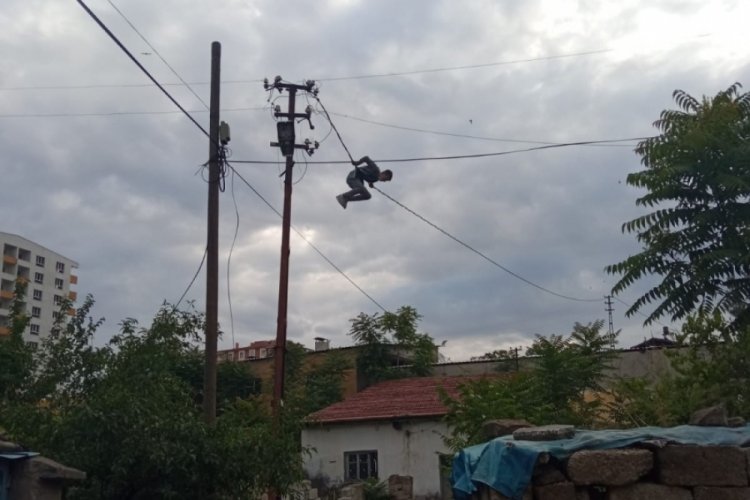Elektrik kablolarına tırmanarak intihar etmek istedi