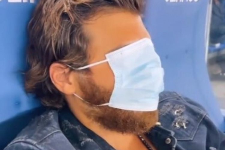 &Uuml;nl&uuml; oyuncu, ma&ccedil; sonunda y&uuml;z&uuml;n&uuml; maskeyle gizledi