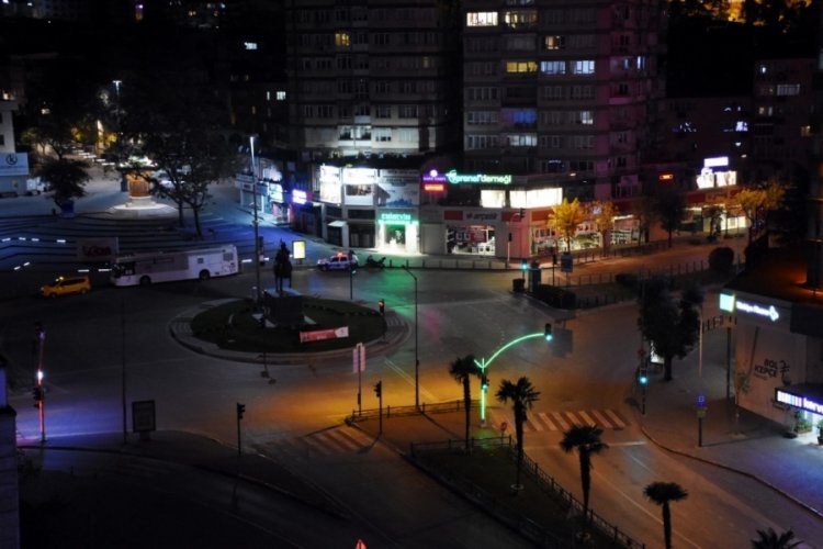 Sokağa &ccedil;ıkma kısıtlaması başladı