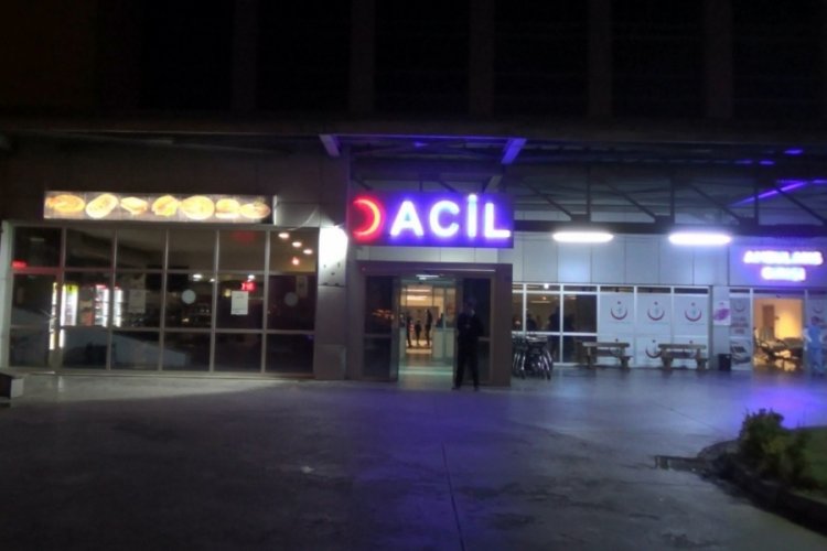Eline aldığı baltayla 3 kişiyi yaraladı!