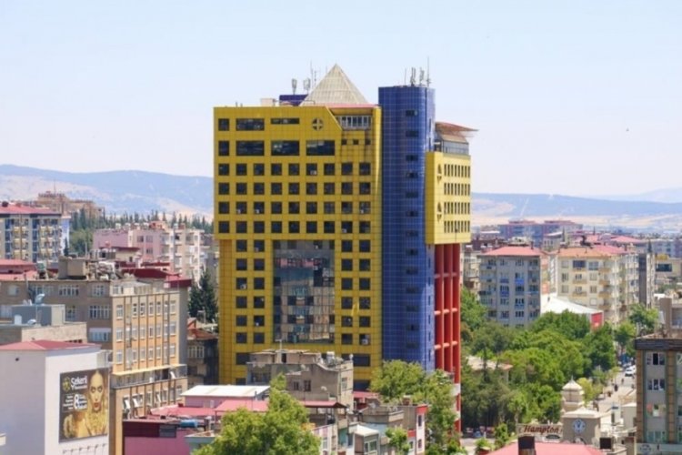 "D&uuml;nyanın en sa&ccedil;ma binasının" yıkılacağı tarih belli oldu