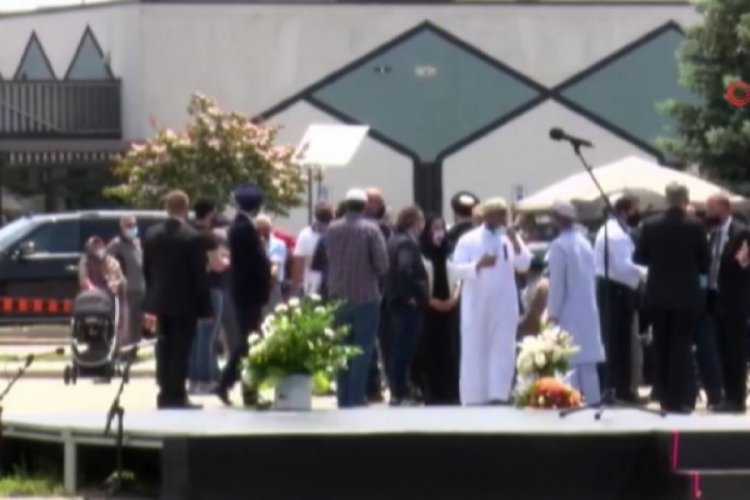 Öldürülen Müslüman aileye tören