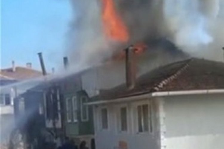 Bursa'da trafo patladı, 3 ev küle döndü
