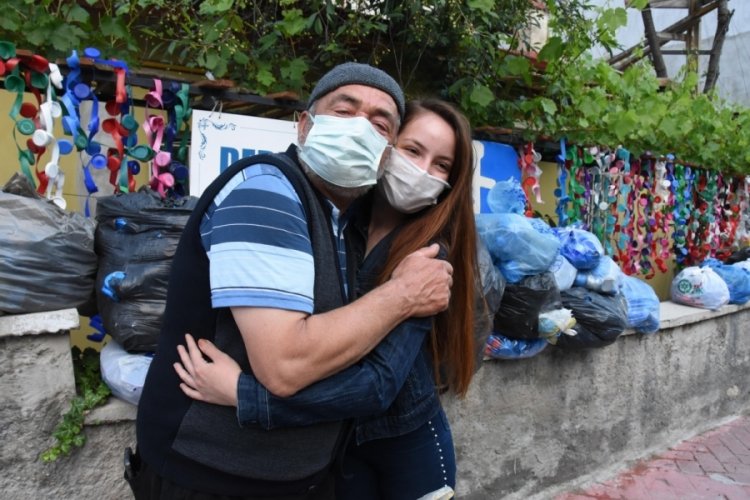 Dede ve torunun mavi kapaklarını &ccedil;alan ş&uuml;pheli yakalandı