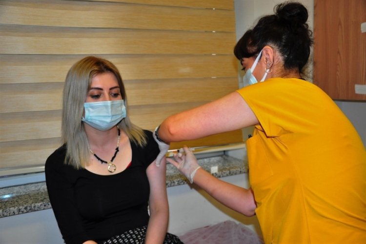 İzmir'de toplam 2 milyon 150 bin doz koronavirüs aşısı yapıldı
