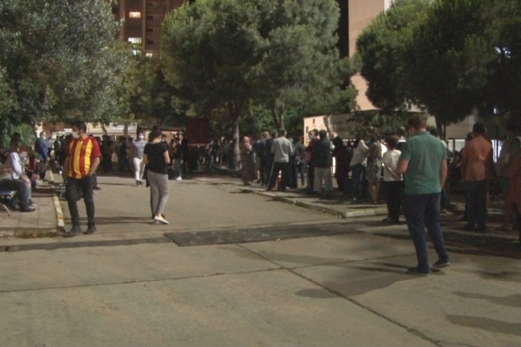 İzmir'de korona vir&uuml;s aşısına talep yoğun