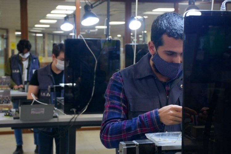 Bursalı iş adamı &ccedil;ocuk ve gen&ccedil;lere fabrikasının kapılarını a&ccedil;tı