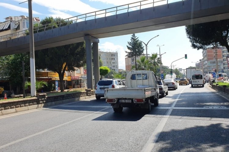 Bastonu kırılınca ref&uuml;jden d&uuml;şerek yaralandı