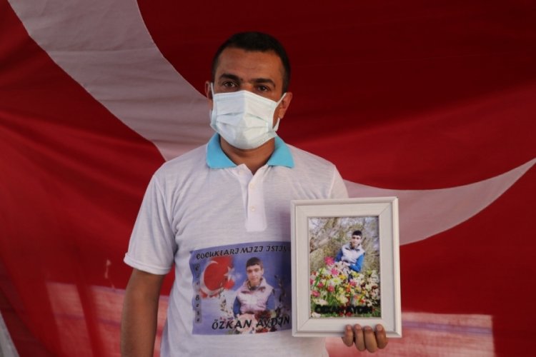 Evlat n&ouml;betindeki baba: HDP'ye destek verenler ellerini vicdanlarına koysun