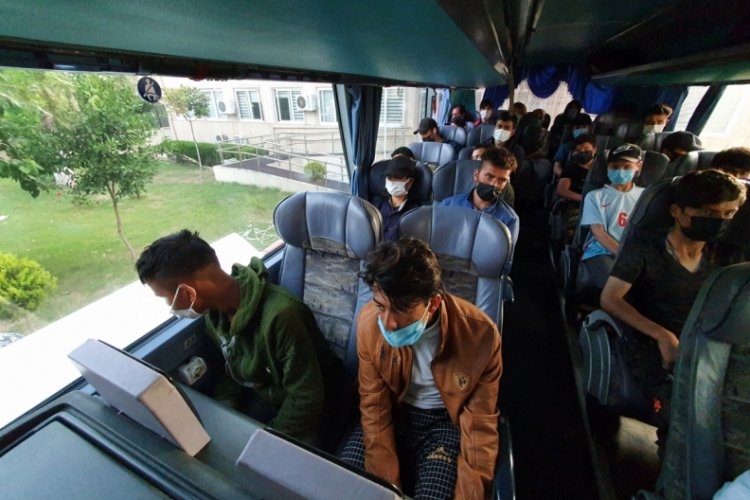 Yolcu otob&uuml;s&uuml;nde 45 ka&ccedil;ak g&ouml;&ccedil;men yakalandı