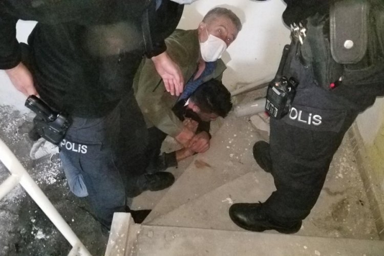 Şehit annesini dolandırmaya kalktı, torunu ve oğluna yakalandı