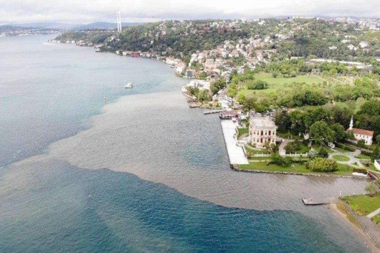 İstanbul Boğazı &ccedil;amura bulandı