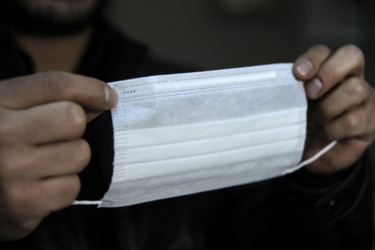 Fransa'da açık alanlarda maske zorunluluğu kaldırılıyor