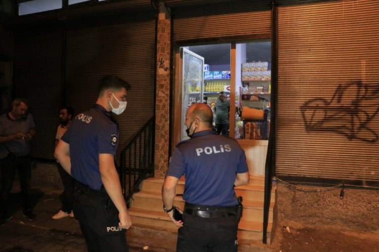 Yüzü maskeli şüpheli tarafından silahlı saldırıya uğradı