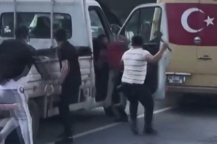 &Ouml;nce baltalı sonra sopalı yol verme kavgası