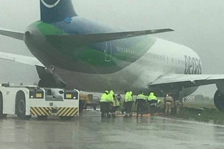 Kırım'da yolcu u&ccedil;ağı pistten &ccedil;ıktı