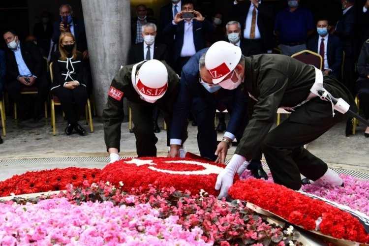S&uuml;leyman Demirel vefatının 6'ncı yılında kabri başında kısıtlı katılımla anıldı