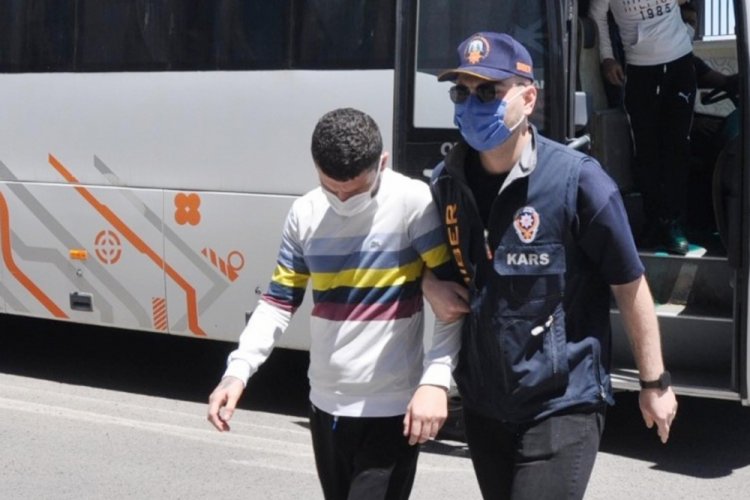 Vatandaşları dolandıran bahis &ccedil;etesine operasyon: 17 g&ouml;zaltı