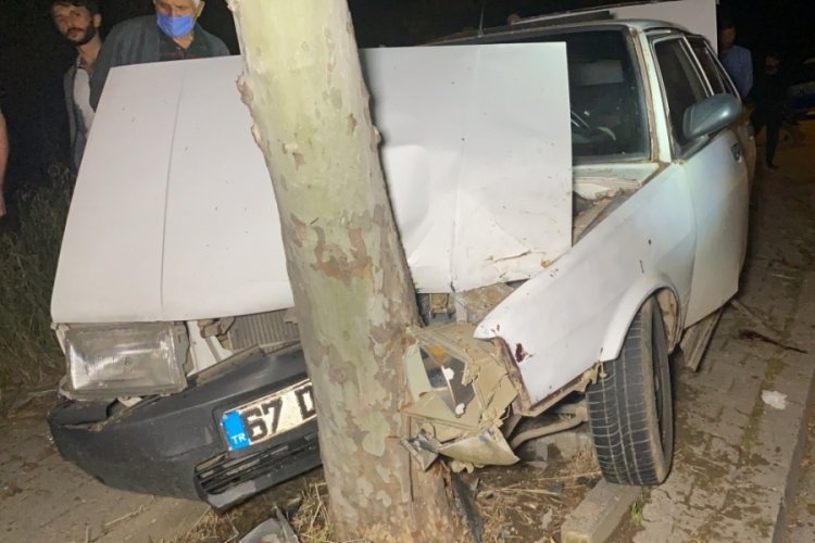 Hurdaya d&ouml;nen otomobilde 4 yaralı