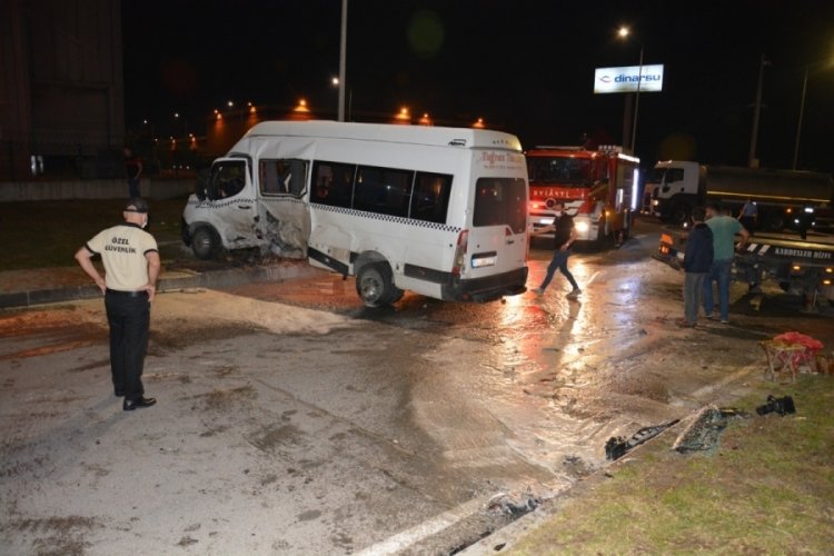 İş&ccedil;i servisi kaza yaptı: 8 yaralı