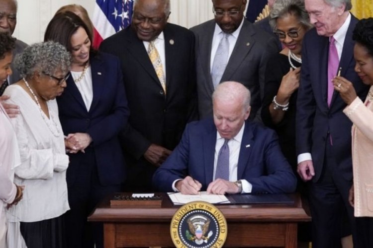 Biden imzaladı: ABD'de k&ouml;leliğin kaldırıldığı 19 Haziran federal tatil oldu