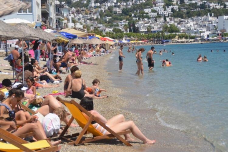 Plajlara her gün akın var! 750 liraya kadar çıkıyor