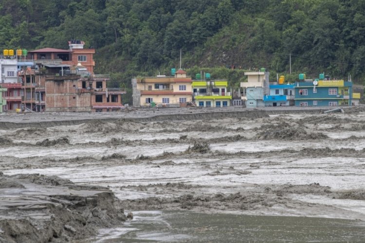 Nepal'i sel ve heyelan vurdu: 11 ölü, 25 kayıp