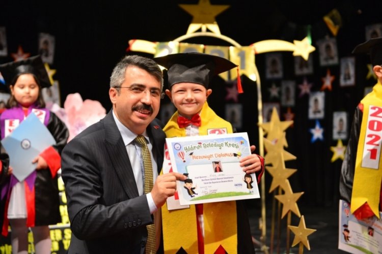Bursa Yıldırımlı miniklerin mezuniyet heyecanı