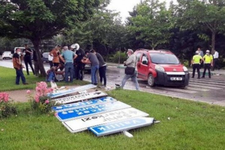 Ahmet Davutoğlu'nun konvoyunda kaza!
