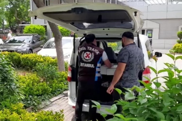 Ayağını camdan &ccedil;ıkaran s&uuml;r&uuml;c&uuml;ye 288 lira ceza
