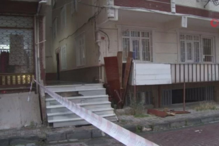 Yağış sonrasında binanın bodrum kat merdiveni &ccedil;&ouml;kt&uuml;