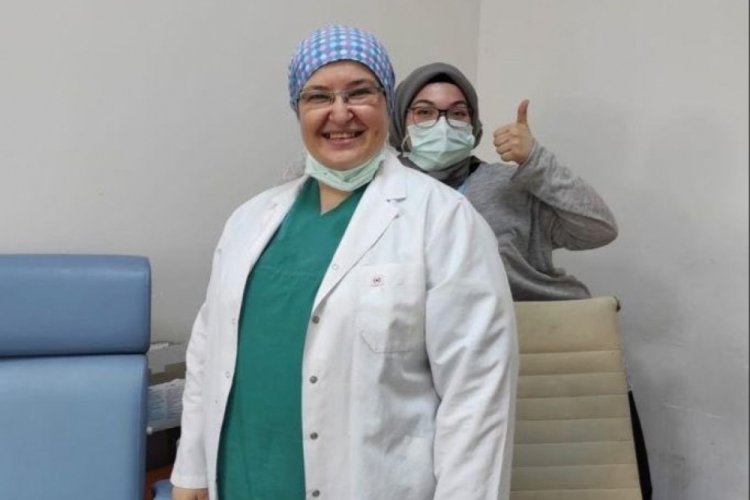 Bakan Koca, 40 milyonuncu aşıyı yapan doktoru paylaştı