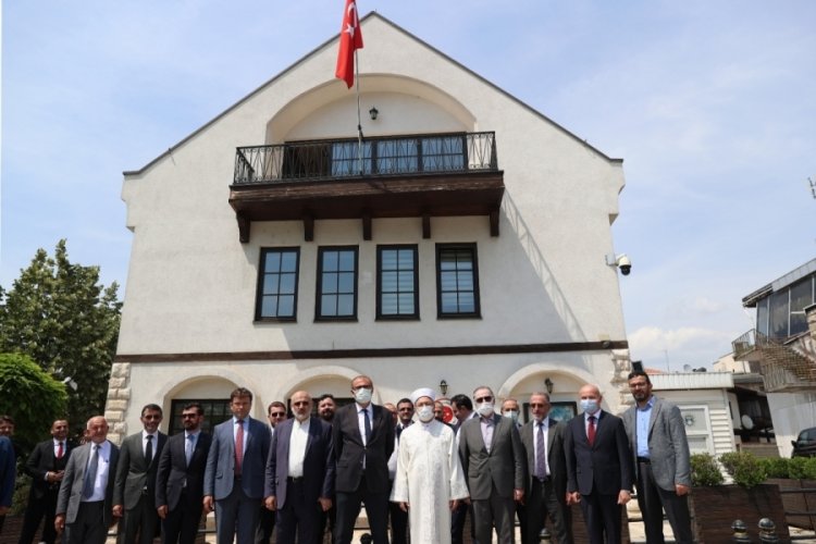 Diyanet İşleri Başkanı Erbaş, Kosova Türk Temsil Heyeti Başkanlığı'nı ziyaret etti