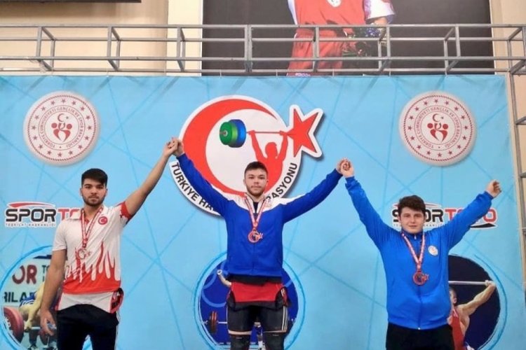 Halterci kardeşler Türkiye şampiyonu!