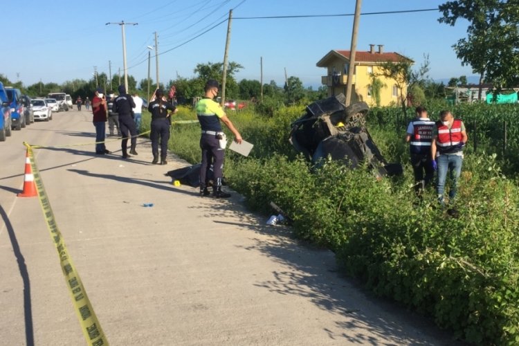 Şarampole devrilen ara&ccedil;ta 1 kişi &ouml;ld&uuml; 1 &ccedil;ocuk yaralandı
