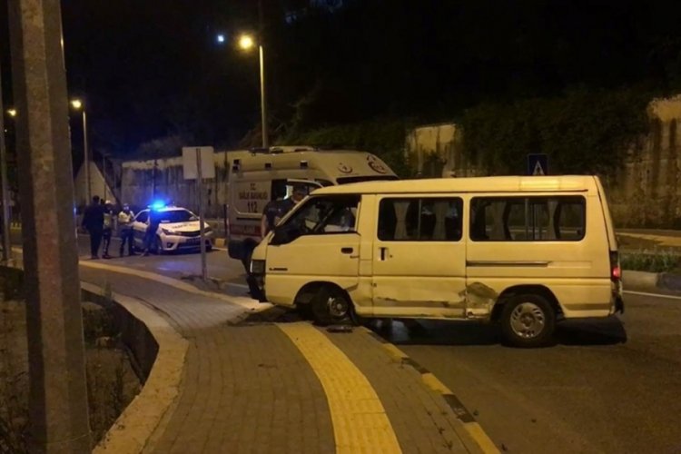 'Dur' ihtarına uymayan s&uuml;r&uuml;c&uuml; kaza yaptı