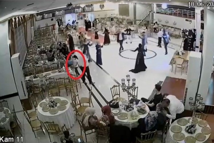 Bursa'da düğün salonundan çanta çalan küçük kız kameralara yakalandı