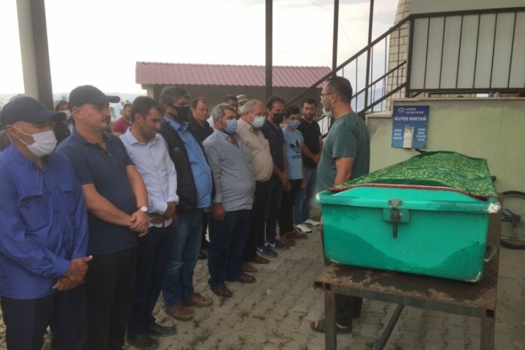 Havuza d&uuml;şerek boğulan &ccedil;ocuk toprağa verildi