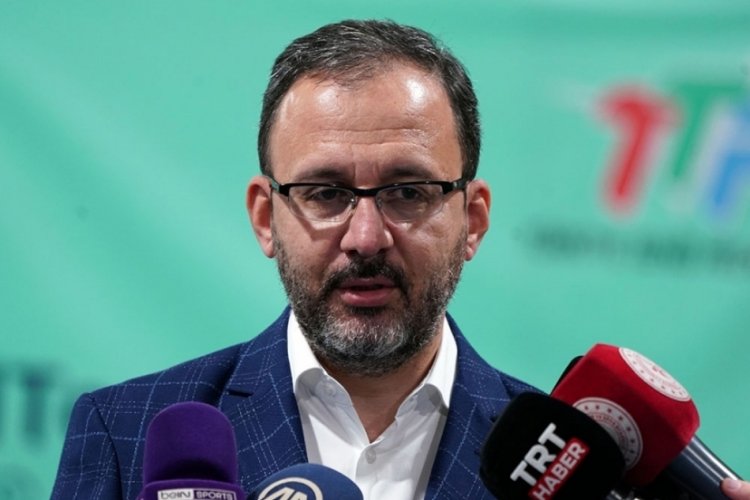 Bakan Kasapoğlu şampiyon 'Efeler'i tebrik etti