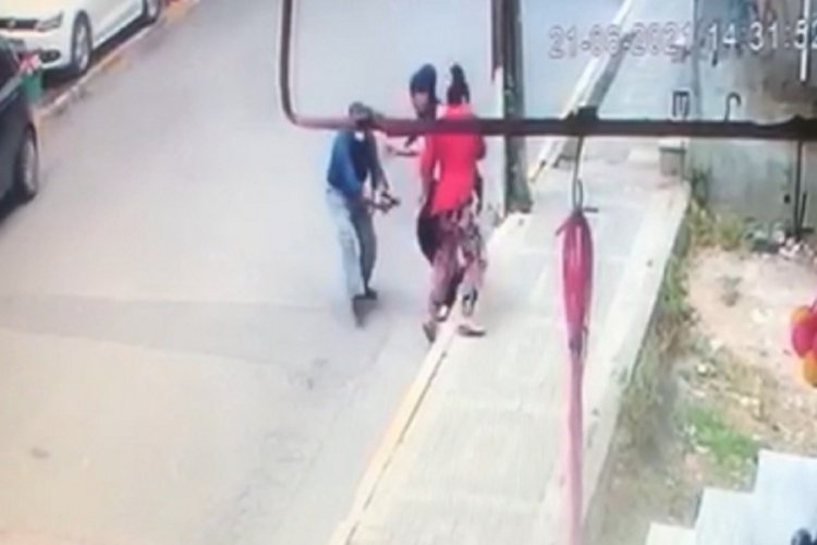 Eski eşine sokak ortasında kurşun yağdırdı