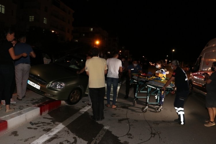 Ticari araç ile otomobil çarpıştı: 2 yaralı
