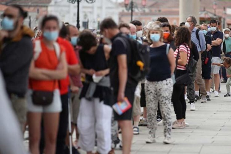 İtalya'da maske zorunluluğu kalkıyor