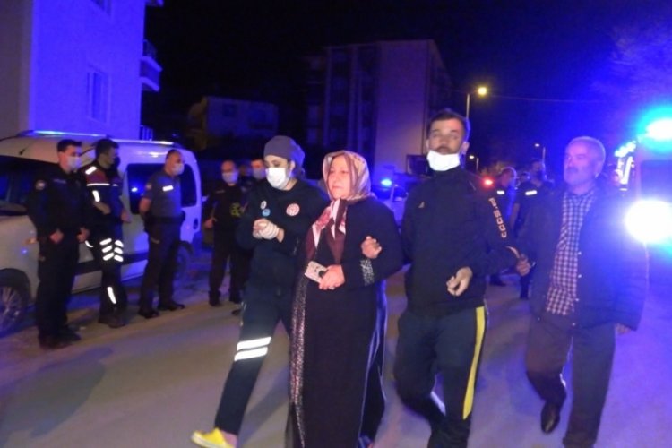 Apartmanda yangın paniği: 1'i bebek 4 kişi dumandan etkilendi