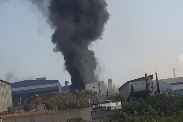 Plastik geri d&ouml;n&uuml;ş&uuml;m fabrikasında yangın