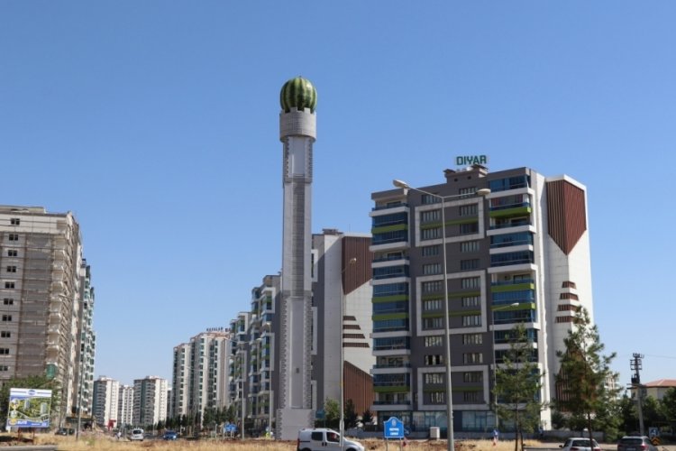 Sosyal medyada g&uuml;ndem olan iki yeni maket yerine yerleştirildi