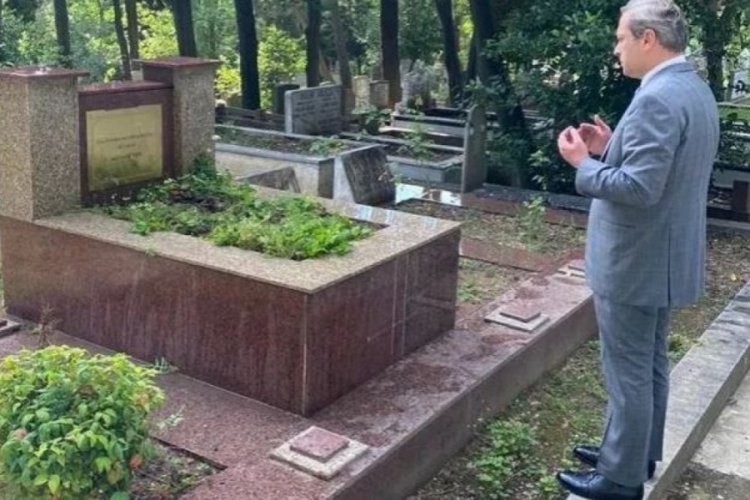 Burak Elmas'tan Ali Sami Yen'in kabrine ziyaret