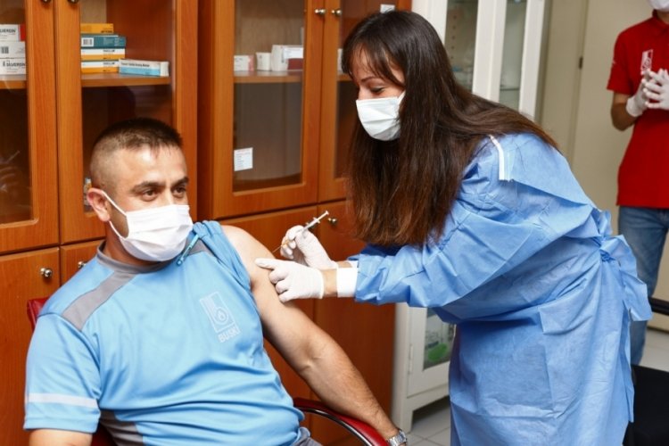 Bursa'da aşı seferberliğine BUSKİ de katıldı