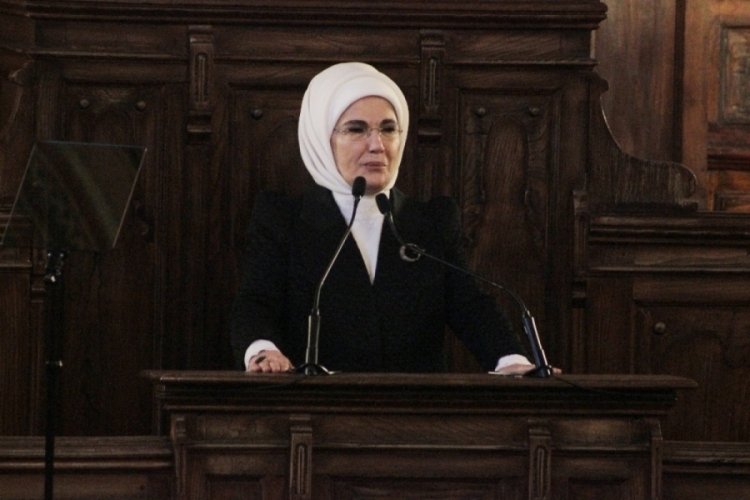 Emine Erdoğan: "K&uuml;lt&uuml;r&uuml;n zayıfladığı yerde, 'biz' duygusu mevzi kaybeder"
