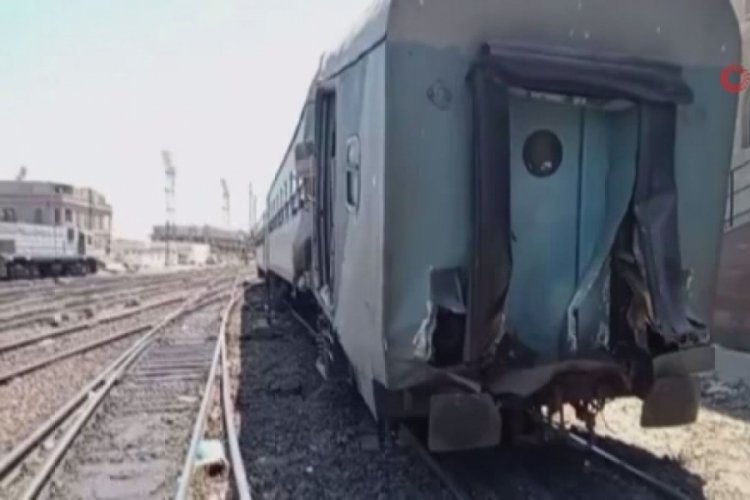 Mısır'da iki tren &ccedil;arpıştı: 10 yaralı